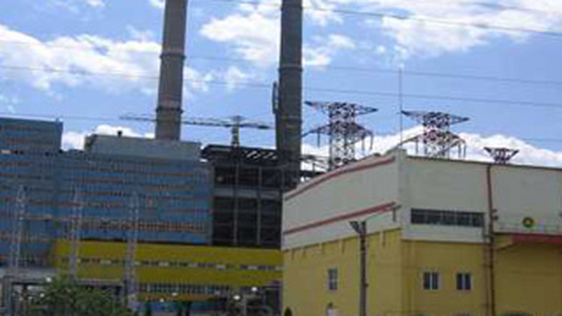 VIDEO Explozie la Centrala Electrica de Termoficare Bacau! Un om a murit si un altul este ranit