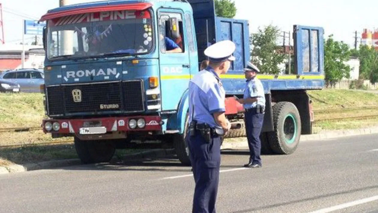 Doar în România se putea întâmpla aşa ceva! Ce a păţit un poliţist care a vrut să-l amendeze pe şoferul unui TIR: Nu mă aşteptam