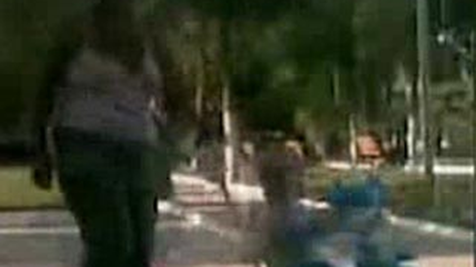 Doamnele astea doua au dus injuraturile la un alt nivel! Nu folosesc cuvinte obscene dar se jignesc in ultimul hal: "Fai canceroaso, diabetico, smoala dreacu" - Atentie, un altfel de limbaj licentios