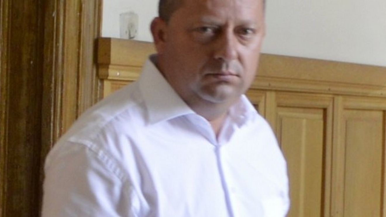 Tatal uneia dintre cele mai frumoase cantarete de muzica populara din Bistrita, acuzat de proxenetism! Vezi ce facea “Pacala”!