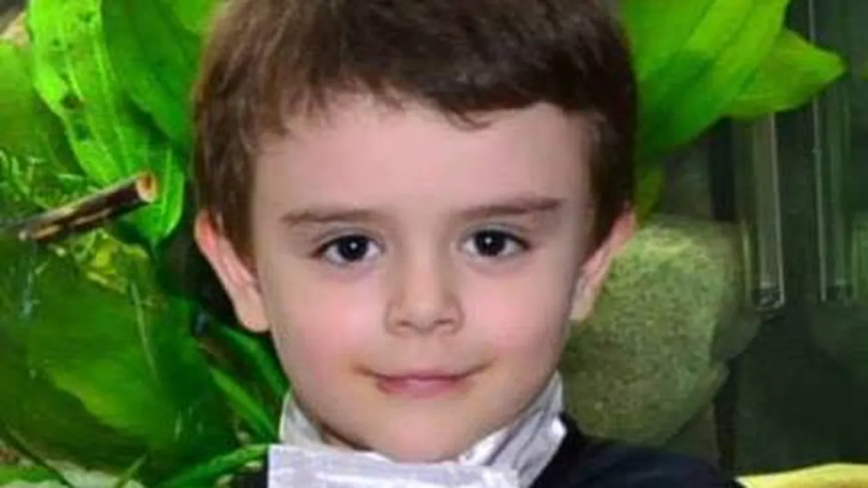 Azi suntem 300.000 de oameni pe Cancan.ro, daca 280.000 dintre noi doneaza un euro pentru el, salvam viata unui ingeras nevinovat!