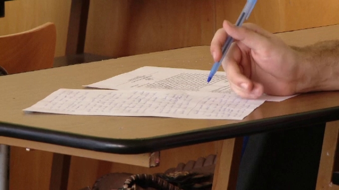 Când se întorc elevii din România la școală. Anunțul făcut de Ministrul Educației