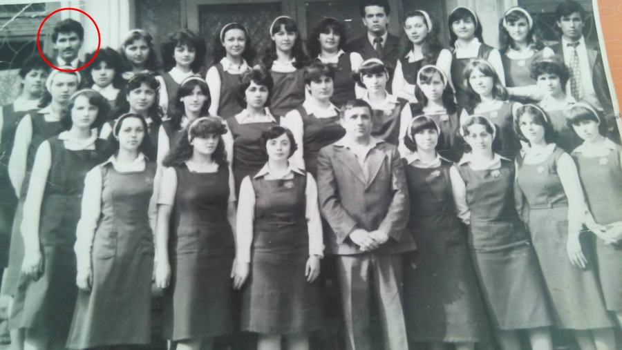 Hanibal Dumitrașcu, în tinerețe, la Liceul Pedagogic, secția filologie - istorie, promoția 1982