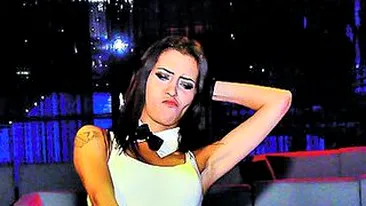 O concurenta de la Burlacul se da hostessa, dar e animatoare! Sasha calareste barbatii in cluburi