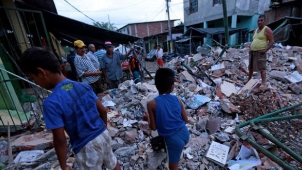 IMAGINI CUTREMURĂTOARE! Sute de morţi şi răniţi în cutremurul din Ecuador