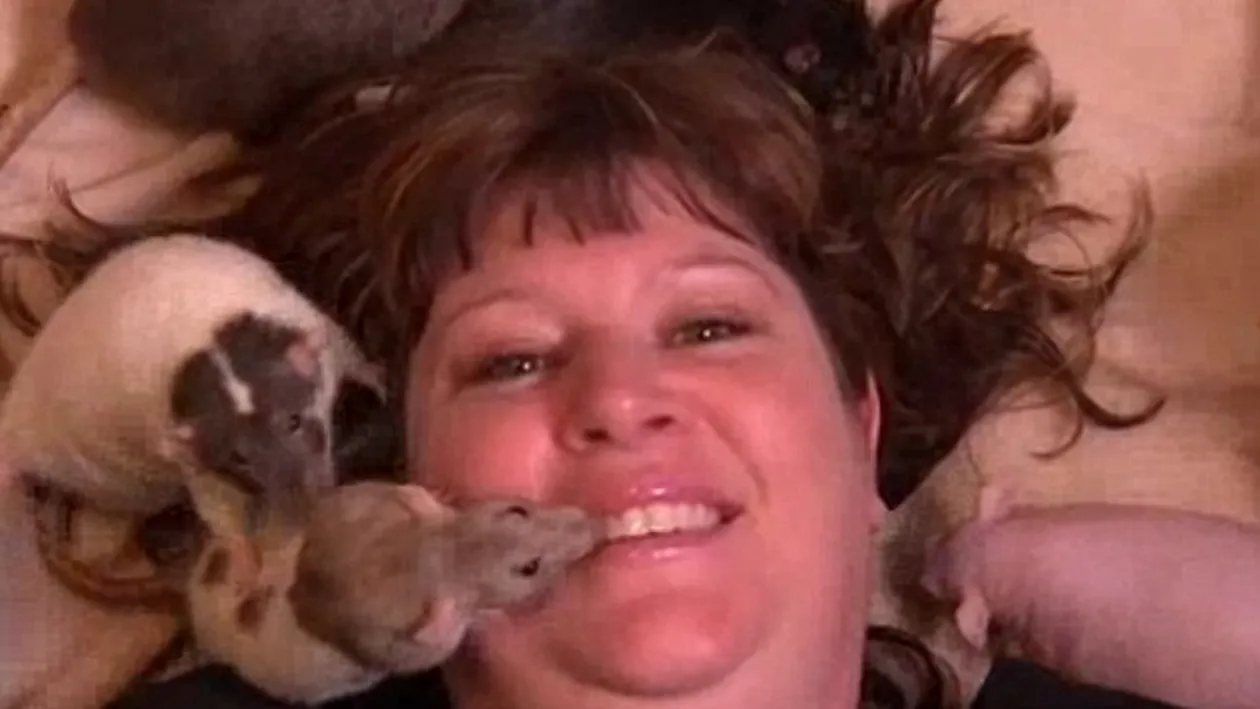 Obsesia acestei femei pentru sobolani a şocat o lume intreagă! Îmi ling lacrimile când plâng, îi iubesc mai mult decât pe oameni