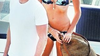 Iubitul lui Elle Macpherson este un gentleman. I-a dat jumatate din avere fostei neveste.Cu 225 de milioane de dolari in conturi, bosniaca se declara incantata de noua lui relatie