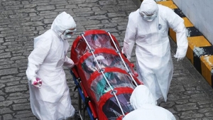 Un bărbat din Iași, infectat cu coronavirus, a mers în trei cluburi. Tânărul ar fi interacționat cu 200 de persoane