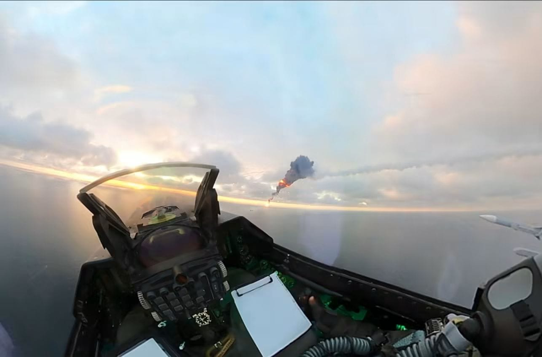 Avioanele F-16 românești au doborât două drone pătrunse în spațiul aerian național. Primele imagini din timpul misiunii
