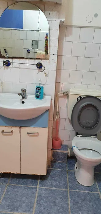 Orașul din România în care un apartament cu 2 camere se vinde cu 10.000 de euro. Are termopane, parchet, uși schimbate și multe alte îmbunătățiri