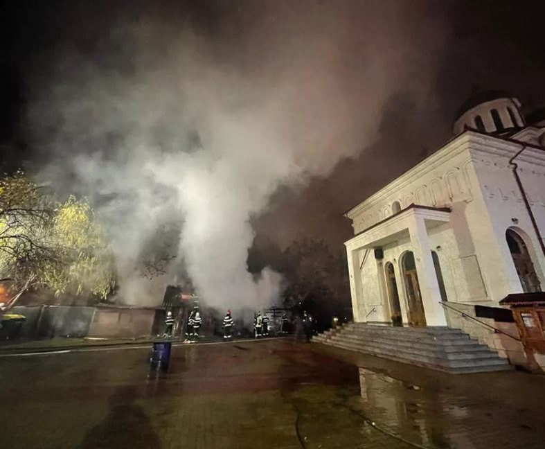 Incendiu puternic la biserica de la Doamna Ghica, din București. ISU, prima reacție