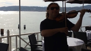 Ce a facut Nicolae Samu cu primii bani pe care i-a castigat in Franta! “Tinea loc de Ferrari...". Violonistul va concerta la A G O
