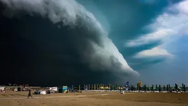 Imagini spectaculoase în Mamaia! Norul Shelf a acoperit cerul în staţiune