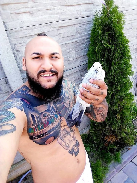Acum e „bad boy” și plin de tatuaje, dar să vezi cum era Dani Mocanu înainte să fie celebru, când arăta NORMAL