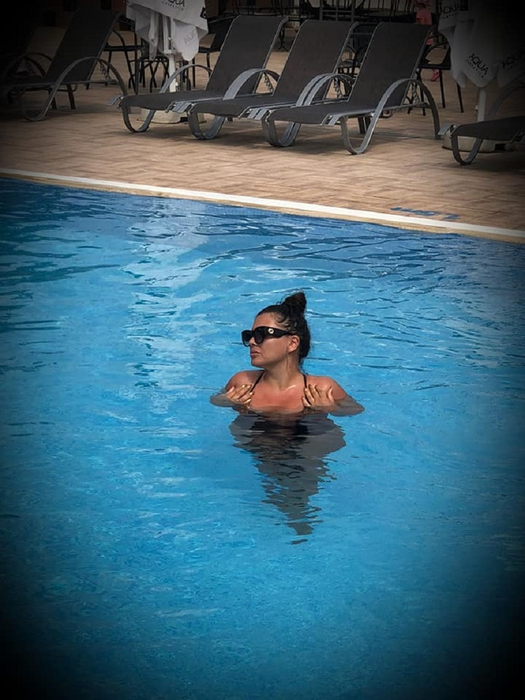 Bianca Rus, în costum de baie pe plajă!