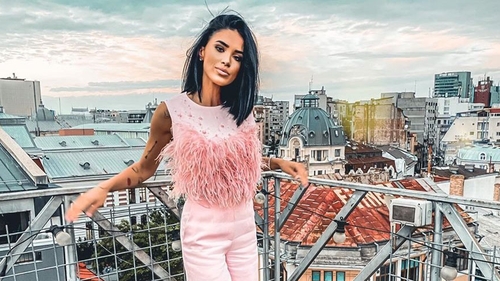 Adelina Pestrițu a cedat în fața criticilor dure făcute de un internaut! Reacția vedetei nu a trecut neobservată de unii dintre fani