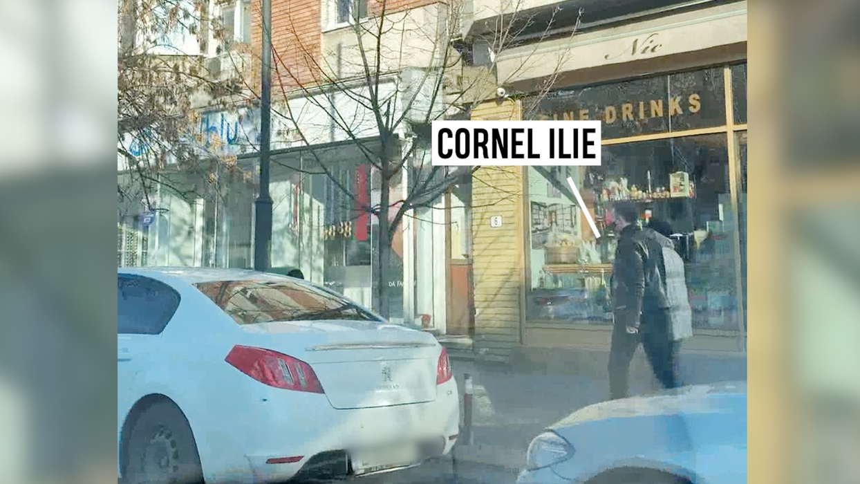 Cornel Ilie, alături de o blondă