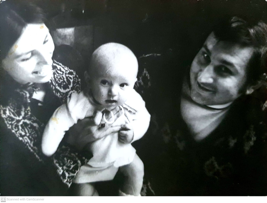 Diana Șoșoacă, în fragedă pruncie. Foto: femeide10.ro