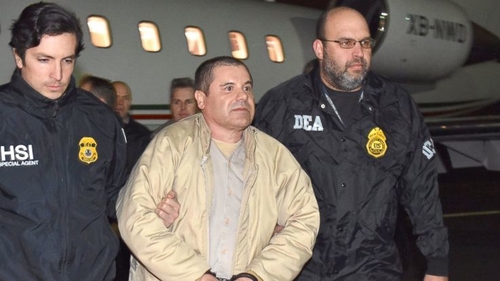 Cum a ajuns să arate cel mai cunoscut traficant de droguri din istorie! „El Chapo” stă izolat în închisoare de 2 ani, iar înfăţişarea lui a fost schimbată radical