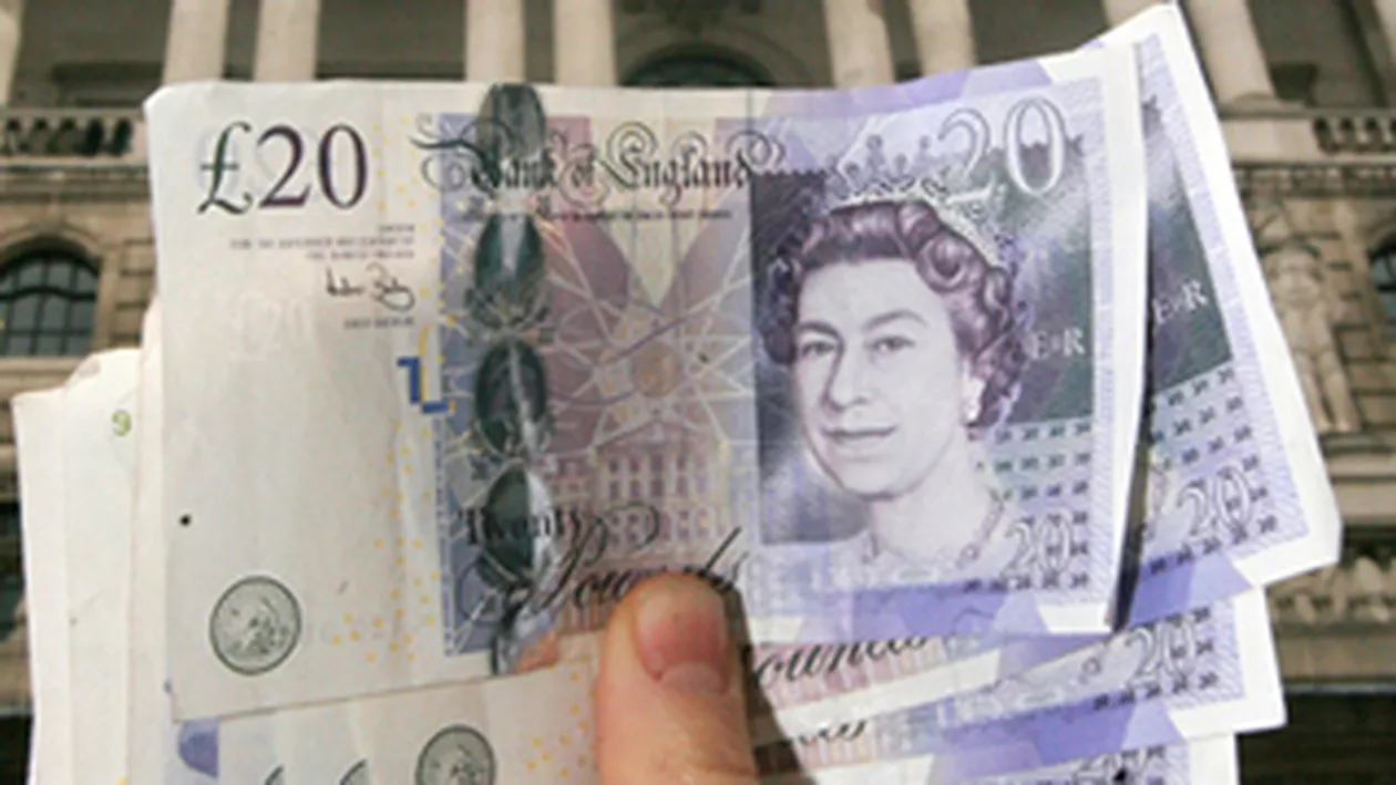 Le merge bine peste hotare! Romanii din Marea Britanie trimit zilnic in tara lor 500.000 de lire