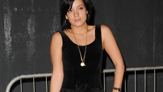Lily Allen a primit trei distinctii Ivor Novello