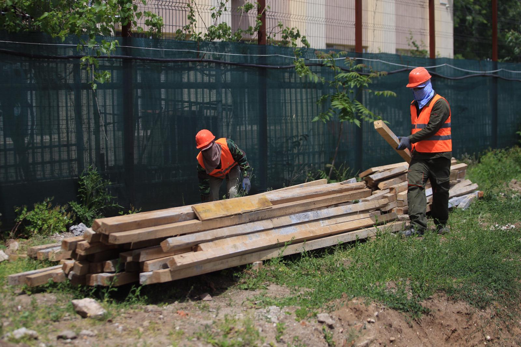 PREMIERĂ. Daniel Băluță, primarul Sectorului 4, vizită pe șantierul celui mai mare spital universitar de stomatologie din România: „Nu facem altceva decât să dezvoltăm această societate”