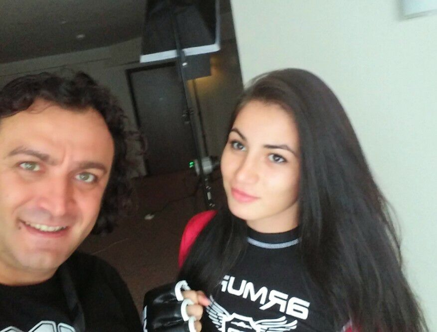 El este primul bărbat care a “îmblânzit-o” pe Diana Belbiţa, “prinţesa războinică” de la “Exatlon”. Este campion naţional MMA şi…