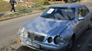 Masina distrusa de politistii din Timisoara pe cand era tractata