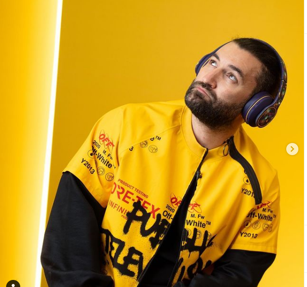 Smiley și-a lăsat mustață! ”Zici că ești de ăla care pune burlane și vinde și covoare!” Cum arată iubitul Ginei Pistol