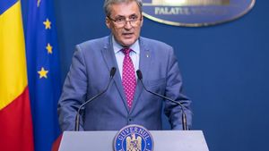Marcel Vela a făcut anunțul. Declarațiile pe proprie răspundere rămân și după 15 mai. Ce amenzi primești dacă nu le ai