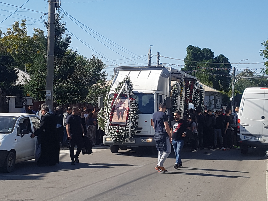 Interlopii au trimis zeci de coroane funerare la înmormântarea lui Ion Duduianu