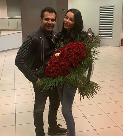 Florin Pastramă a așteptat-o pe Brigitte cu un buchet imens de trandafiri roșii