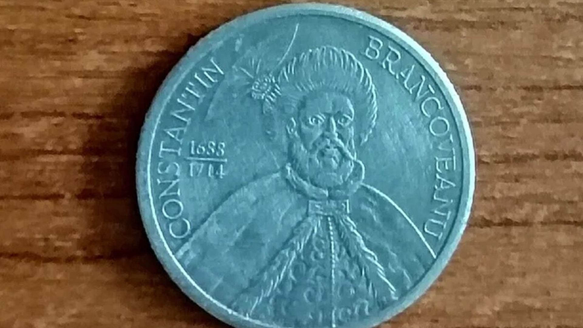 Cu cât se vinde acum această monedă de 1.000 de lei din 2003! Dacă o găsești pe acasă, ți-au asigurat concediul vara asta