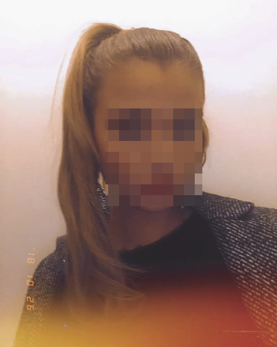 Tânăra bătută în club de iubita fostului partener