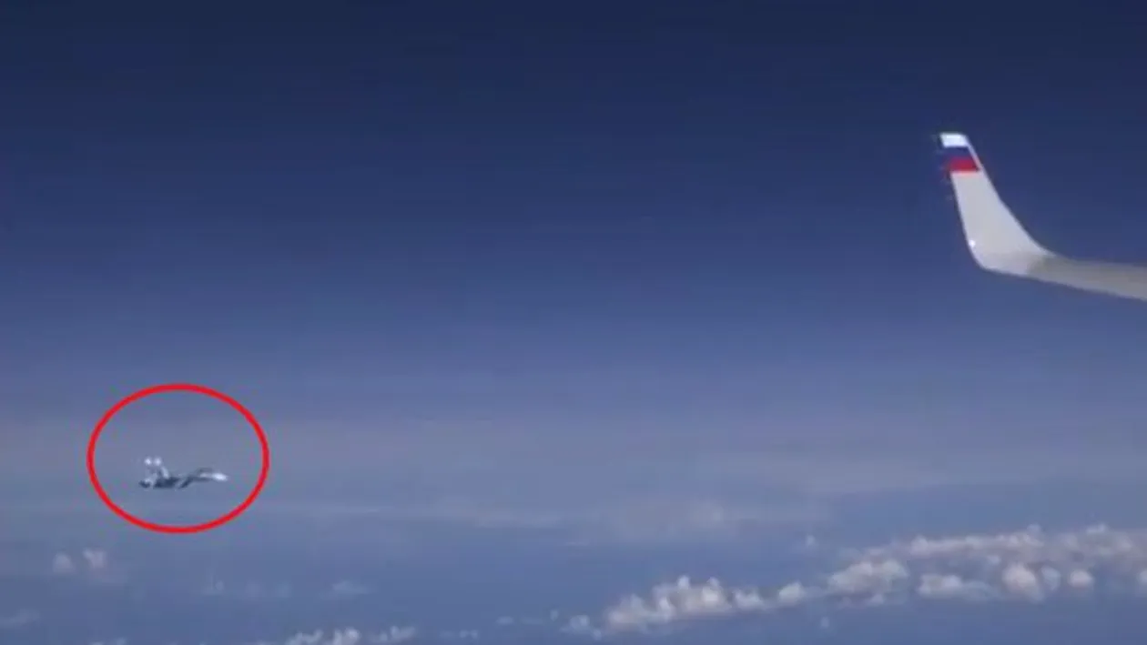 Un avion NATO s-a apropiat de aeronava ministrului rus al Apărării, anunţă Moscova | VIDEO