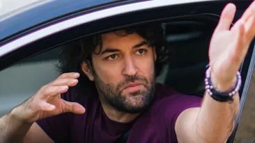 Imagini socante! Smiley loveste cu masina un artist celebru de la noi