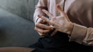 A fost prins în fapt și a inventat cea mai proastă scuză! Minciuna folosită i-a adus divorțul