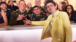 Cele mai neinspirate ținute de la Premiile Oscar 2025. Aparițiile care au lăsat de dorit