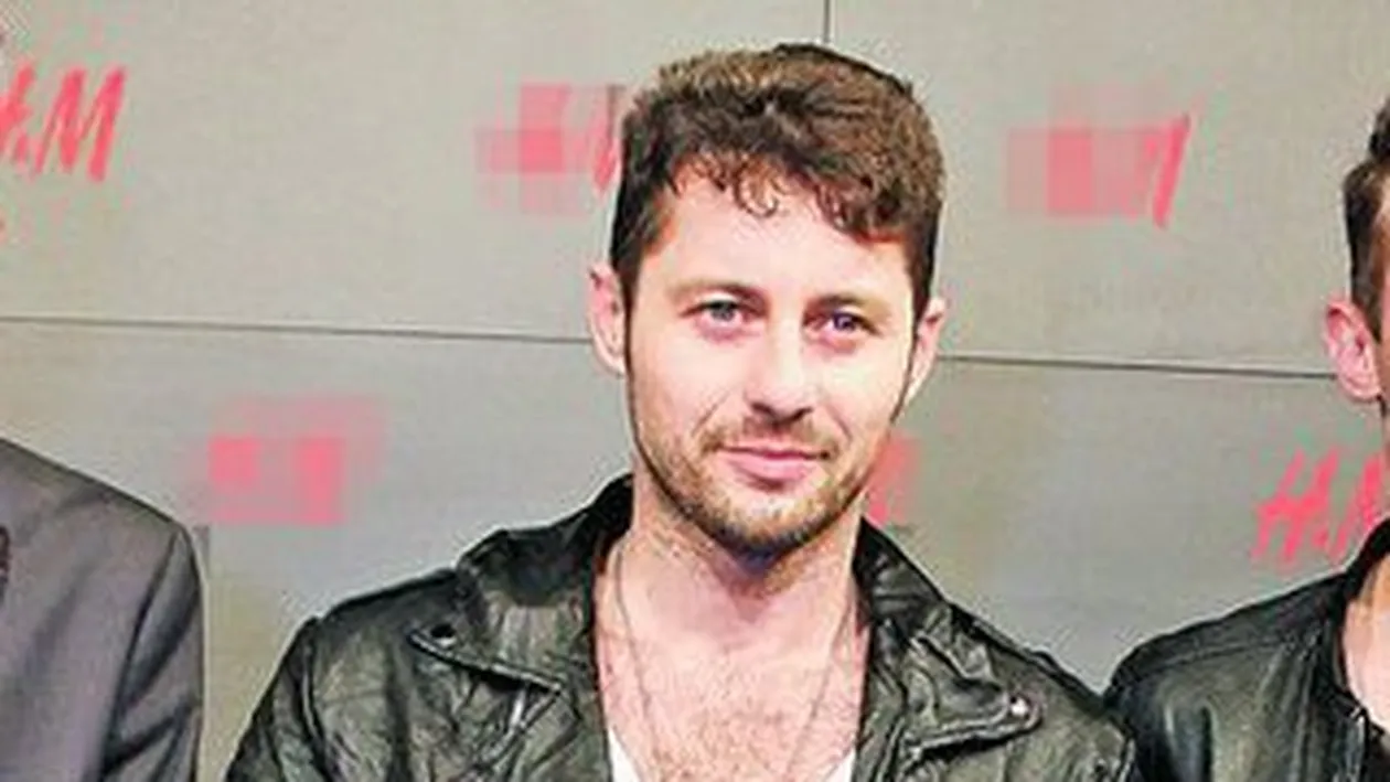 Adi Sina a tocmit un mercenar cibernetic pentru a-l face celebru pe Facebook! A cumparat 50.000 de fani cu 500 euro