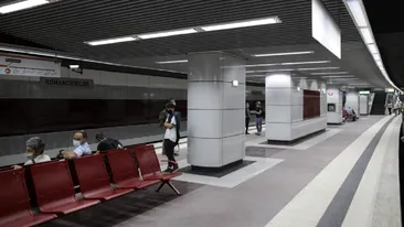 Bancul zilei | Un bucureștean intră în metrou la Drumul Taberei și observă o blondă superbă care îi zâmbeşte