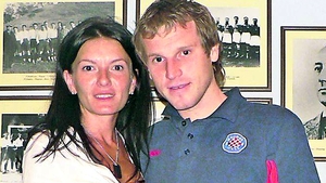 Ce faimos fotbalist roman si-a pierdut copilul la mall! L-a cautat minute in sir si l-a gasit facand ASTA pe scarile rulante