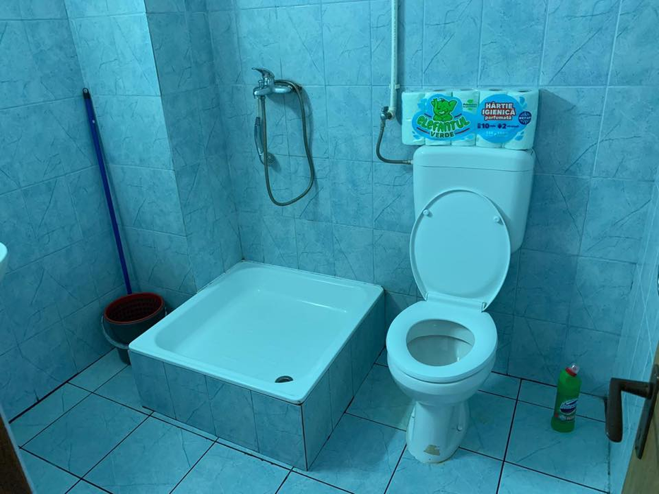 Dezastrul lăsat de românii care au stat într-un centru de carantină din Galați. Viceprimar: „Cine este om și cine câine?”. Imagini greu de privit