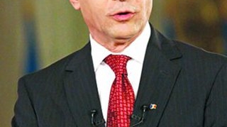 Basescu a savarsit un act de violenta fizica asupra minorului la mitingul din 2004