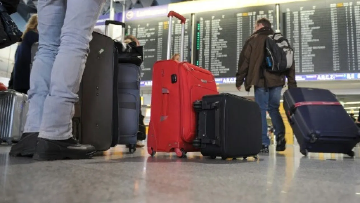 Sute de zboruri au fost anulate pe 8 aeroporturi din Germania. Care este motivul
