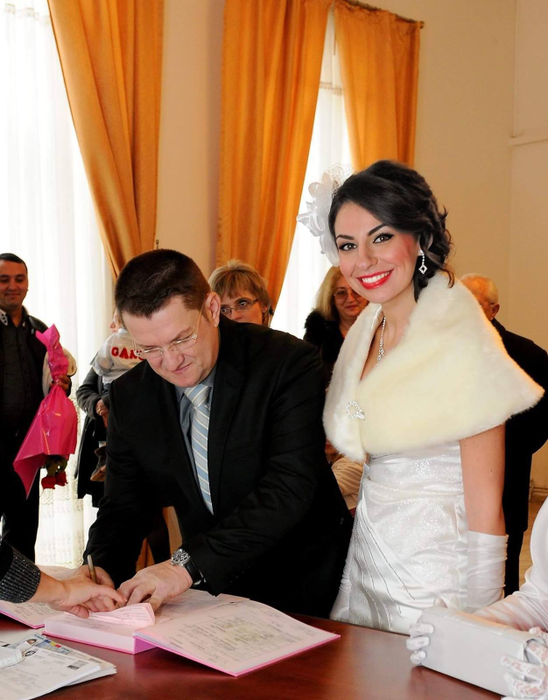 Luciana și-a părăsit logodnicul pentru tatăl lui