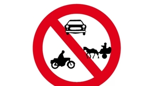 Indicatorul auto care induce o mulţime de şoferi în eroare. Ce reprezintă, de fapt, acest semn