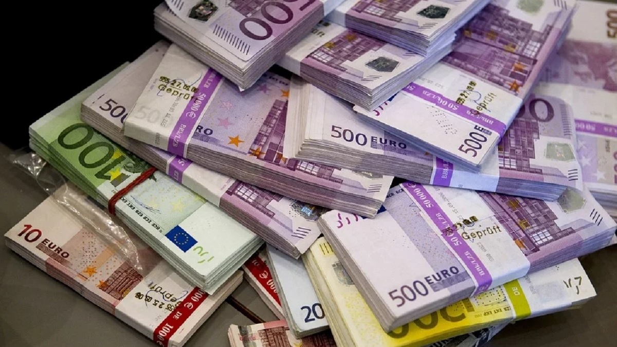 Curs valutar BNR, marți, 14 ianuarie. Euro se apropie de 4,8 lei, dolarul american scade!