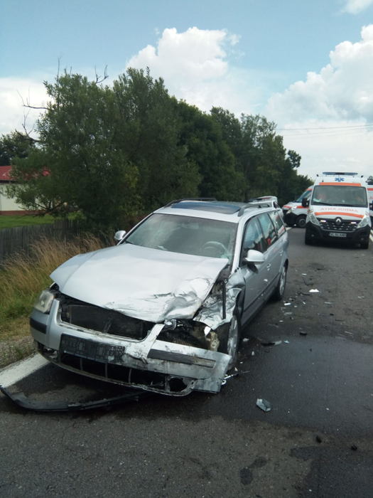 Accident rutier grav la Morărești, în judetul Arges. Două autoturisme s-au ciocnit violent in dreptul Hotelului Regal