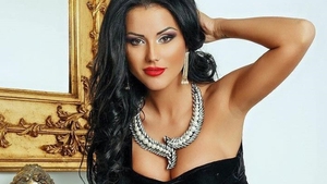GAFA sau REGIE? Daniela Crudu, cu zonele intime la vedere la "Burlacita"!