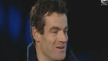 VIDEO Vezi cum s-a prabusit decorul pe un jucator care oferea un interviu!